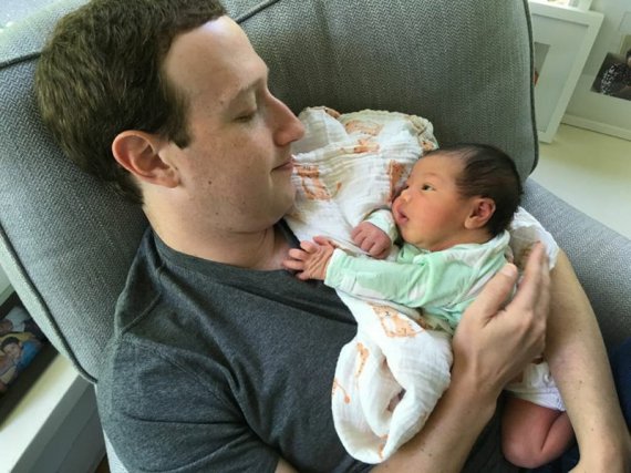 Марк Цукерберг находится в декретном отпуске после рождения второго ребенка.