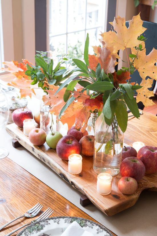 Восени для сервірування столу доречними є деталі у помаранчевих та червоних тонах