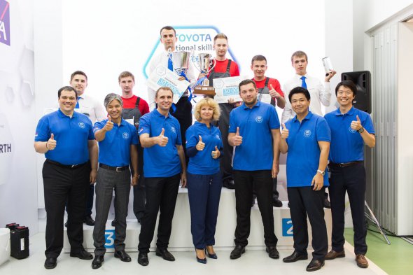 Компания "Тойота-Украина" провела национальный конкурс профессионального мастерства, в котором приняли участие лучшие продавцы-консультанты и механики со всех дилерских центров страны