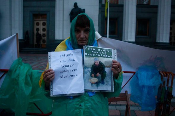 Мать военнопленнного украинского бойца опасается. что не дождется сына. Его угрожают осудить на 30 лет