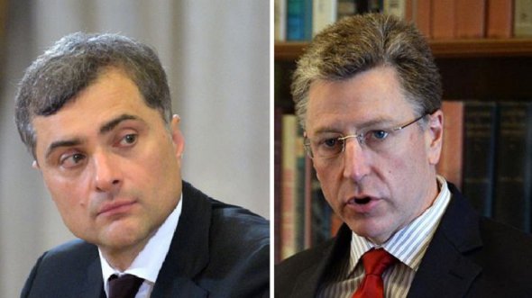 Спеціальний представник Державного департаменту США у справах України Курт Волкер (праворуч) 21 серпня у Мінську провів зустріч з помічником президента РФ Владиславом Сурковим. Останній заявив, що Волкер запропонував "свіжі ідеї та новаторські підходи щодо їх реалізації" в рамках Мінського процесу