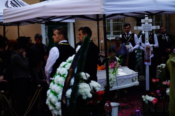 В Одессе простились с 9-летней Анастасией Кулинич, которая погибла во время пожара в детском лагере «Виктория»