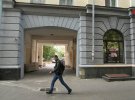"Газетную арку" в Полтаве расписали цветами и отрывком из поэзии Франко