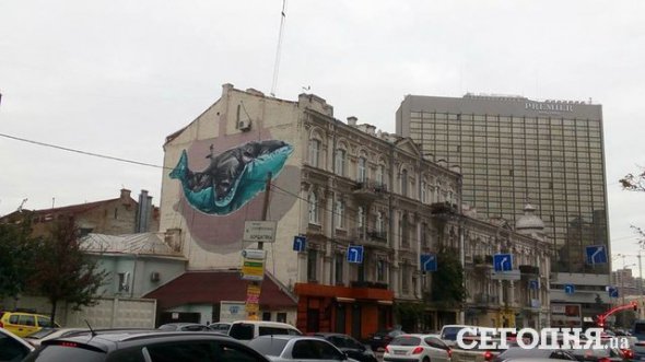 На доме в Киеве нарисовали кита
