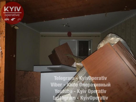 Чоловік після сімейної сварки погрожував стрибнути з 13 поверху