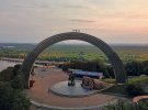 Екстремальне селфі над аркою Дружби народів