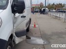 В Киеве в результате ДТП Renault вылетел на тротуар