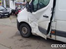 В Киеве в результате ДТП Renault вылетел на тротуар