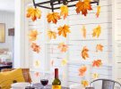 Для осеннего настроения жилье украшают листьями, ветками с деревьев, тыквами и цветами