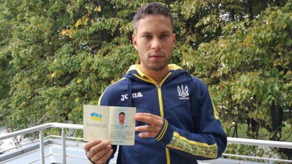 Марлос отримав постійний український паспорт