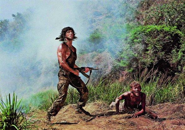 22 жовтня 1982 року у США відбулася прем’єра бойовика ”Рембо: Перша кров” із Сільвестром Сталлоне у головній ролі. Зіграв ветерана в’єтнамської війни, який зазнає переслідувань на батьківщині