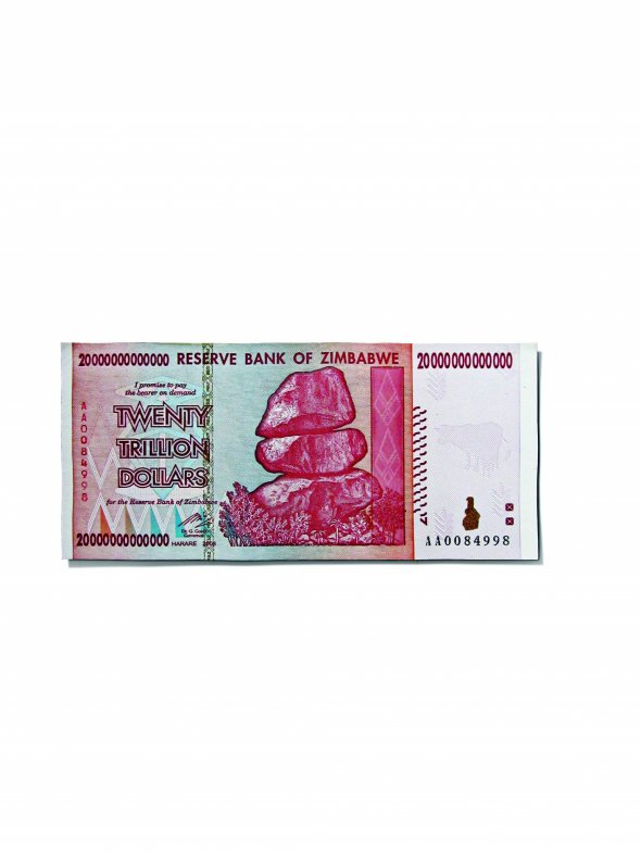 Купюри номіналом  20 трильйонів зімбабвійських доларів випускалися у країні 2008 року після деномінації – збільшення номінальної вартості грошових знаків з метою стабілізації валюти.  Вони досі є ходовою валютою у Зімбабве