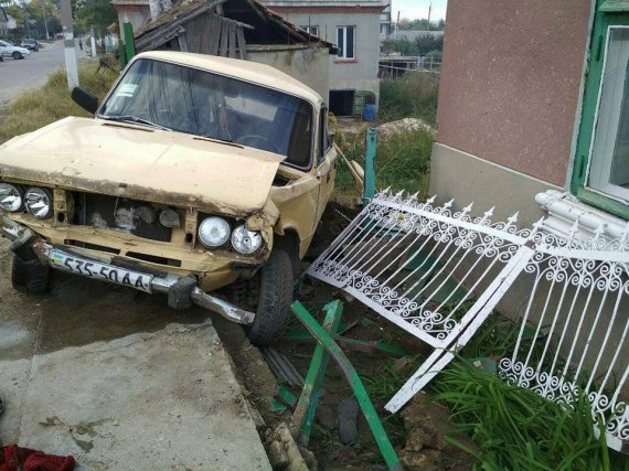 Поліція встановлює обставини ДТП в с. Виноградівка Болградського району, в результаті якої загинули три жінки