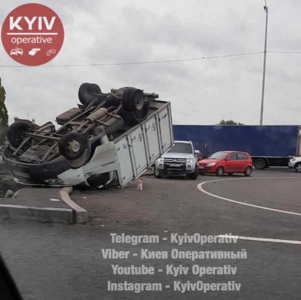 "Газель" перевернулась на крышу