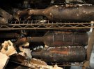 Розплавлені пляшки вина видно серед згорілих залишків винного заводу Signorello Estate в Напе