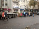 Сегодня в центре Черкасс выставили 10 военных машин