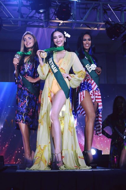 Украинская модель Диана Мироненко завоевала бронзу на конкурсе купальников на "Мисс Земля-2017"