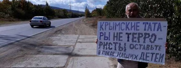 14 октября более сотни крымских татар в разных городах Крыма вышли с одиночными пикетами
