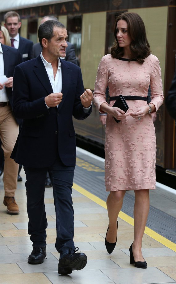 Кейт Міддлтон, принц Гаррі та принц Вільям прийшли на вокзал