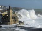 Хвилі атакують місто Корнвол