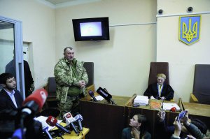 Заступник міністра оборони Ігор Павловсь­кий виступає у залі столичного Солом’янського районного суду 12 жовтня. Його звинувачують у причетності до розтрати понад 149 мільйонів гривень державних коштів