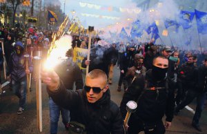 Марш Героїв пройшов центральними вулицями Києва 14 жовтня, на Покрову. Учасники палили фаєри, факели. Кричали проукраїнські лозунги. Марш завершився на Контрактовій площі