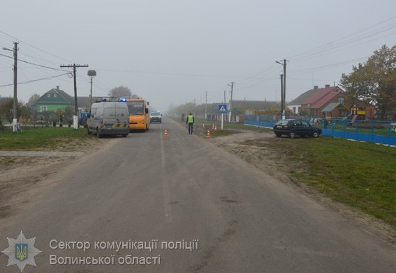 6-летнего ребенка переехал трактор, когда переходила дорогу по "зебре"