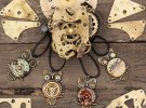 Ірина Проскуріна виготовляє прикраси із старих та зламаних годинників