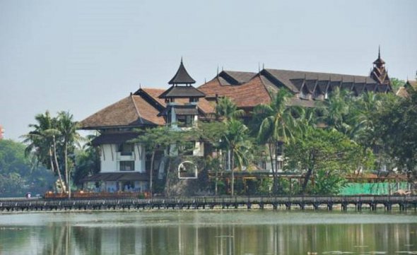 Фото готеля Kandawgyi Palace Hotel до пожежі