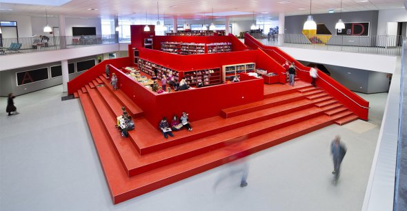 Школьная библиотека в Фредериксхавне.