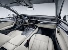 Салон Audi A7 2018 - кожаный. Есть два дисплея, технология голосового управления и особая система освещения. Audi A7 оснастили адаптивным круиз-контролем и комплексом систем помощи водителю, включая автопилот Audi AI