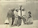 Члены экспедиции с коренным населением