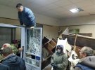 Активисты в зале Святошинского суда устроили импровизированные баррикады