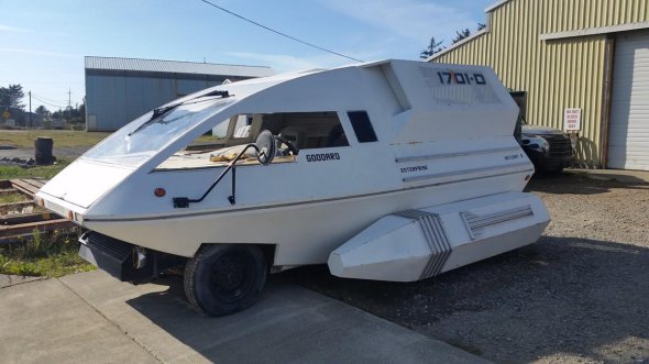 Автомобіль схожий на космічний човен з відомого телесеріалу
