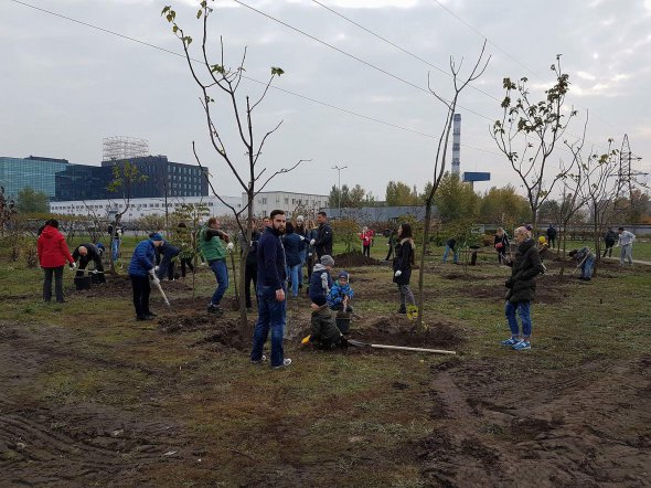 "Тойота-Украина" и международный благотворительный фонд "Украина! Я за тебя!" провели ежегодную экоакции "Купил машину? Посади дерево!"