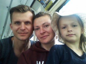 Микола Петаєв разом із дружиною та донькою