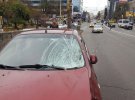 В ужасной аварии пешеход погиб под колесами двух авто. 