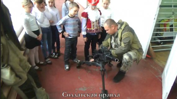 Донбасс: боевики показали, как дети учатся стрелять из оружия