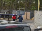 Поліція в очікуванні штурму охороняє скандальне будівництво біля військового аеродрому