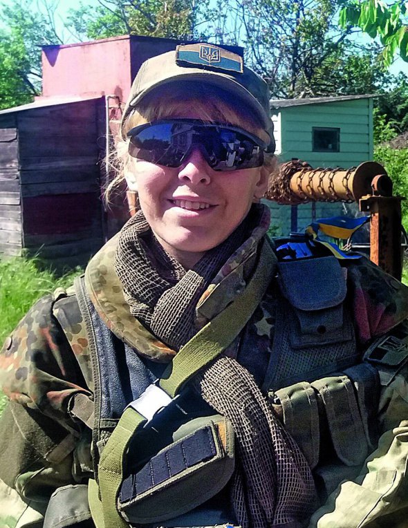 Олена БІЛОЗЕРСЬКА, 37 років. До війни працювала журналісткою. Киянка в четвертому поколінні. Батько Леонід Білозерський переклав українською ”Слово о полку Ігоревім». Заміжня. Дітей не має