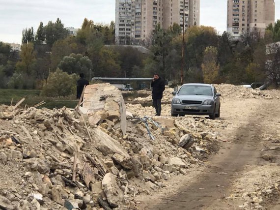 Совські ставки  засипають  будівельним сміттям
