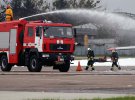Пожежники тренувались рятувати пасажирів при аварійній посадці літака