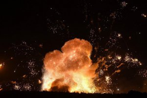 Взрывы на складах с боеприпасами у Калиновки: командир приказал впустить на территорию арсенала 6 человек с зажигательными вещами