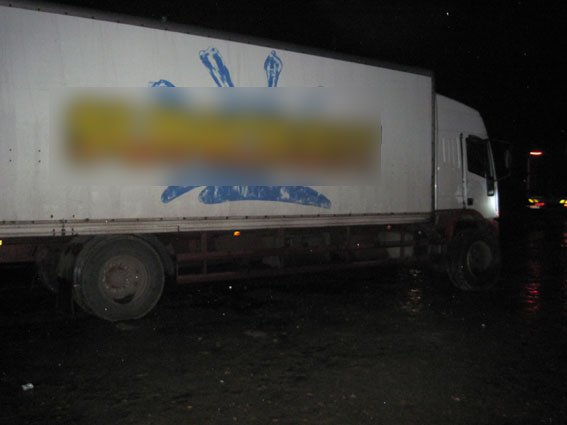 Невідомі у масках пограбували водія вантажного автомобіля з двома пасажирами