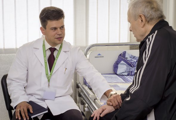 В "Українському Центрі Томотерапії" доступний апарат Tomo HD, який дозволяє не тільки ефективно лікувати рак, але і мінімізувати вплив опромінення на організм людини