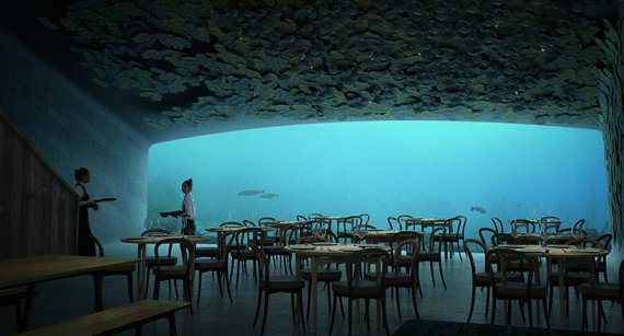 Подводный ресторан наполовину погружен в море