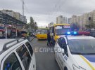 В Киеве маршрутка въехала в людей на остановке. 2 прохожих погибли