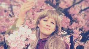 Інна Хоменко працювала в театрі з 1997 року. У неї залишилися троє доньок