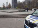 У Києві Вічний  вогонь біля могили Невідомого солдата невідомі залили цементом