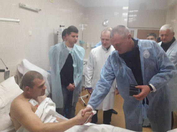 Глава Нацоліції Сегій Князєв відвідав поранених поліцейських у Дніпрі
